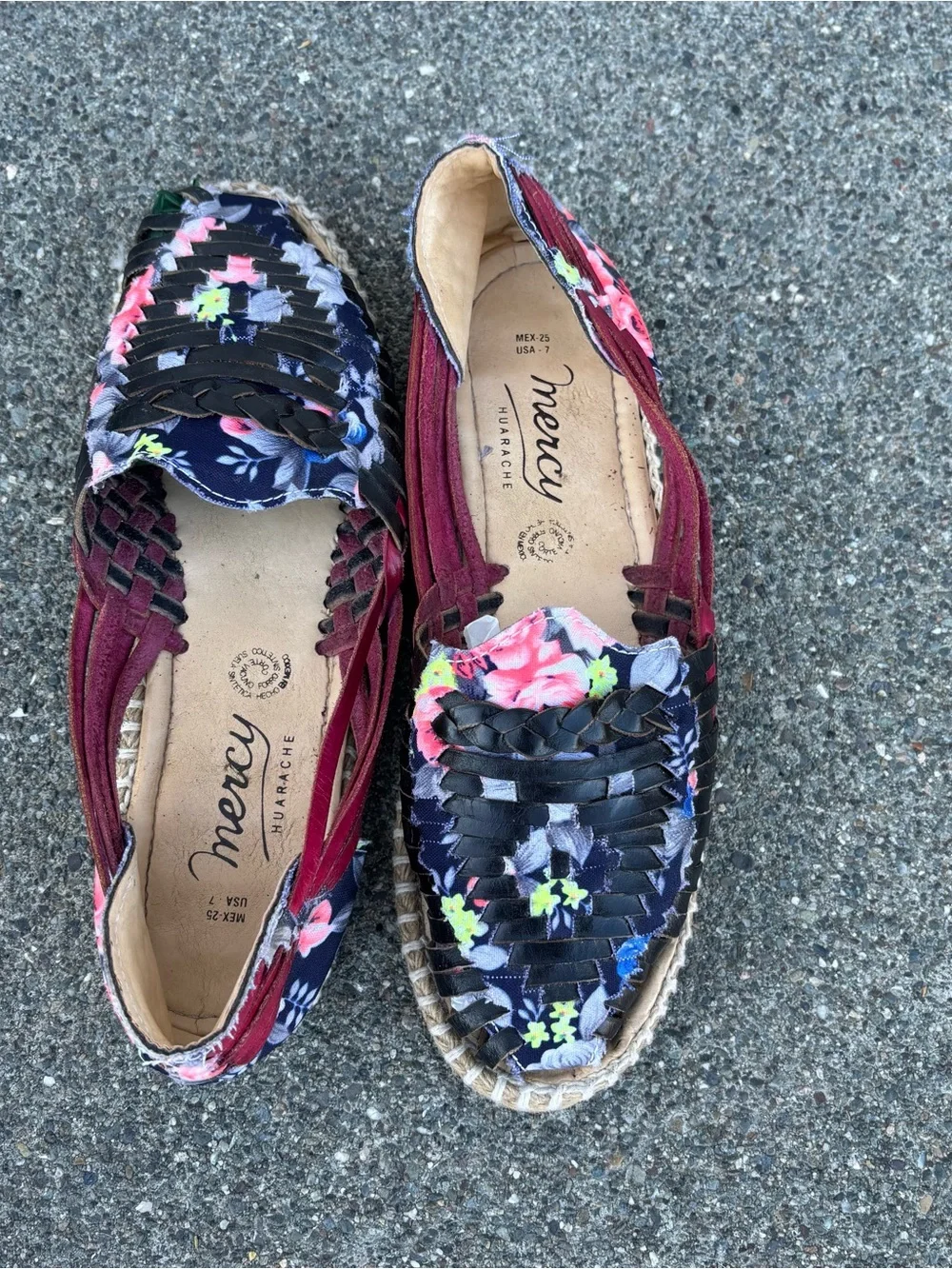 Mercy Mexican huarache leather size 7 black floral